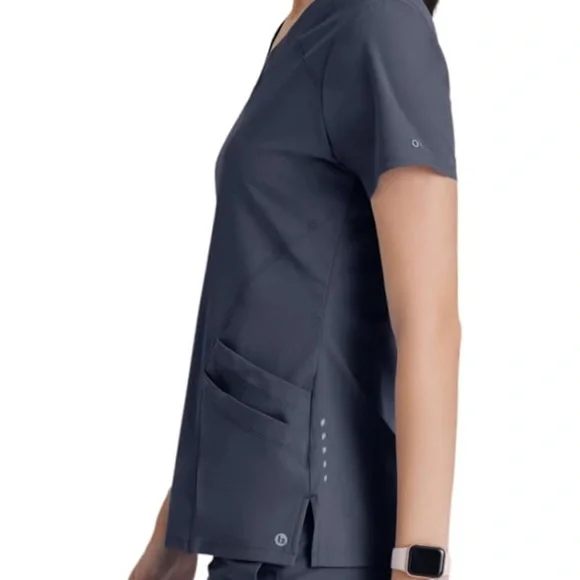 3 sets of BARCO ONE scrubs - Picture 6 of 15